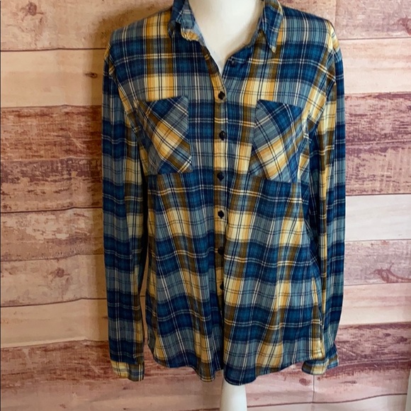 Daytrip Tops - Soft flannel never been worn without tags